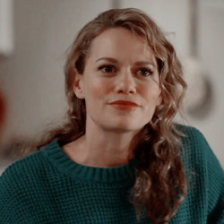 Bethany Joy Lenz  Tumblr_pxdq300tv11y6t9qto1_250