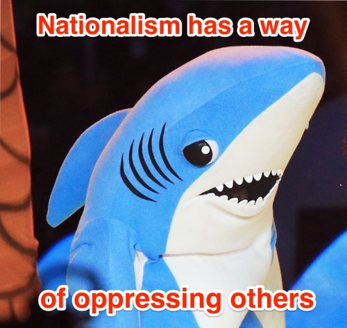 boingboing:#Leftistshark: Katy Perry’s Super Bowl Left Shark plus Noam Chomsky quotes