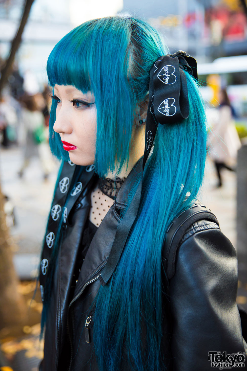 tokyo-fashion:  Ayaka and Kensuke on the street in Harajuku wearing monochrome styles