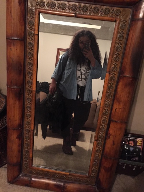 hennesea:So I haven’t been taking good selfies lately but I have been serving looks 💗💗💗