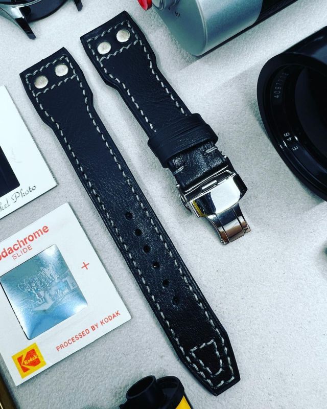 Customer request to have this pilot watch band with brushed silver rivets, grey stitching and large size straps length. We just give plenty of options to our customers😊 . . . #leatherwatchstrap #leatherwatchband #watchstrap #watchband #black #grey #gift #giftsforhim #giftideas #giftsforfriends #handmadegifts #anniversarygift #etsy #etsyshop #etsyseller #etsysellersofinstagram #etsyfinds #etsystore #etsyhandmade #handmade #leather #handcrafted #leathercraft #皮革 #手作 #職人  (at Hong Kong) https://www.instagram.com/p/CdZVqQgBNko/?igshid=NGJjMDIxMWI= #leatherwatchstrap#leatherwatchband#watchstrap#watchband#black#grey#gift#giftsforhim#giftideas#giftsforfriends#handmadegifts#anniversarygift#etsy#etsyshop#etsyseller#etsysellersofinstagram#etsyfinds#etsystore#etsyhandmade#handmade#leather#handcrafted#leathercraft#皮革#手作#職人