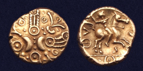 Catuvellauni “Hidden Faces” gold stater (Iron Age Britain).  Onthe obverse are stylized crescents an