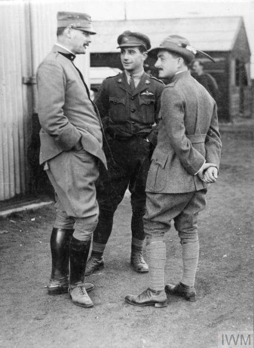 tuttieroi:Italian aviator and Alpino with Australian aviator, WWI