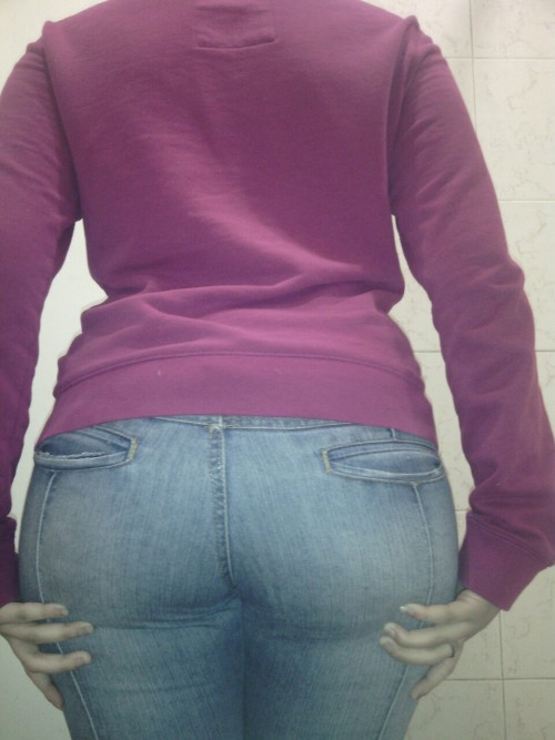 beautifulandthick: starslicer:this-is-getting-old:Pant lines lolProof that jeans be hiding the