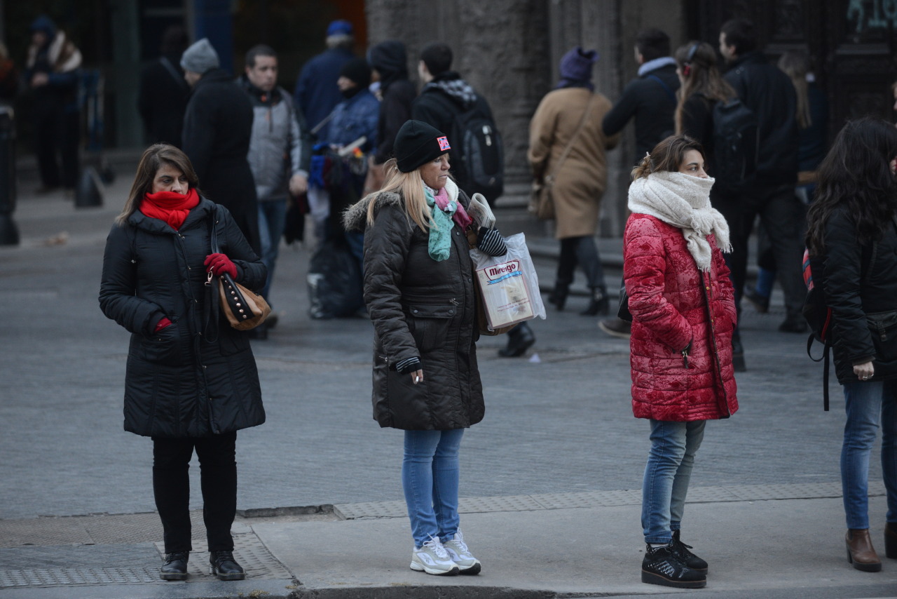 Con térmicas bajo cero, hoy es el día más frío del año: En la ciudad de Buenos Aires y alrededores, la jornada seguirá bastante fresca, aunque con un poco de sol que ayudará a mitigar. Fotos: Luciano Thieberger
MIRÁ LA FOTOGALERÍA EN HD