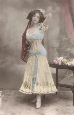 saisonciel:  May de Sousa by Bassano, 1900s