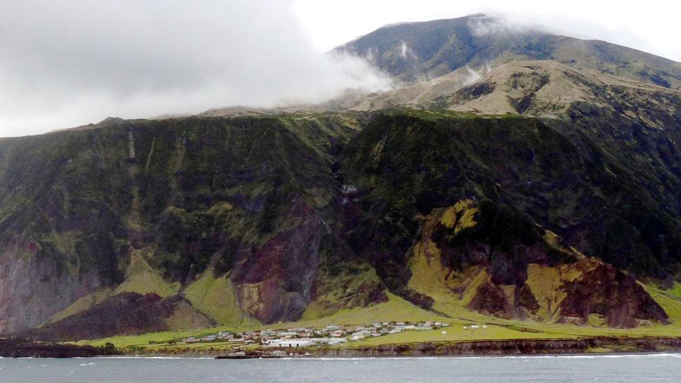findingxmyself: sixpenceee:    Farthest you can get from civilization:  Tristan da