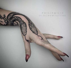 thievinggenius:  Tattoo done by Philip Milic.