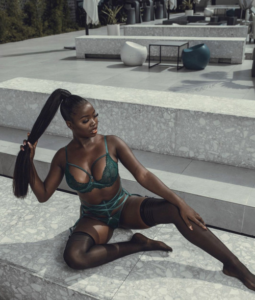 blackgirlsarelife:Melanin is forever 😳🥵😍