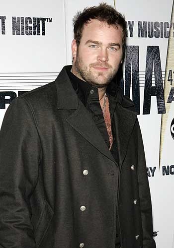 whoframedterryturtle:  Lee Brice is one sexy mother fucker. I’d love for him to