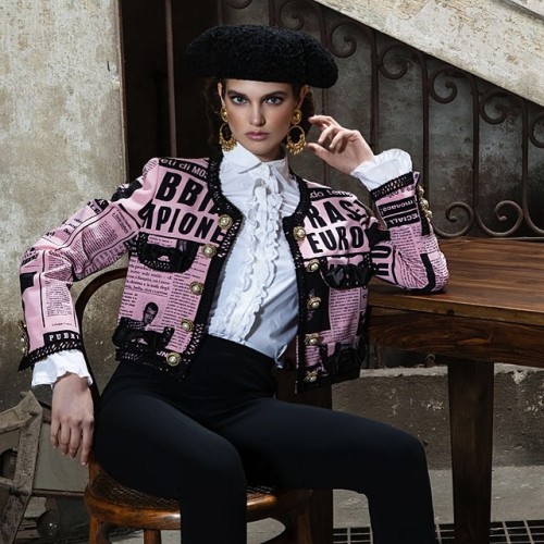 New Editorial "Moschino Y Ol" Out Now On @oddamagazine Issue 6 #photographer @luciagiacani #styling @albamelendo
