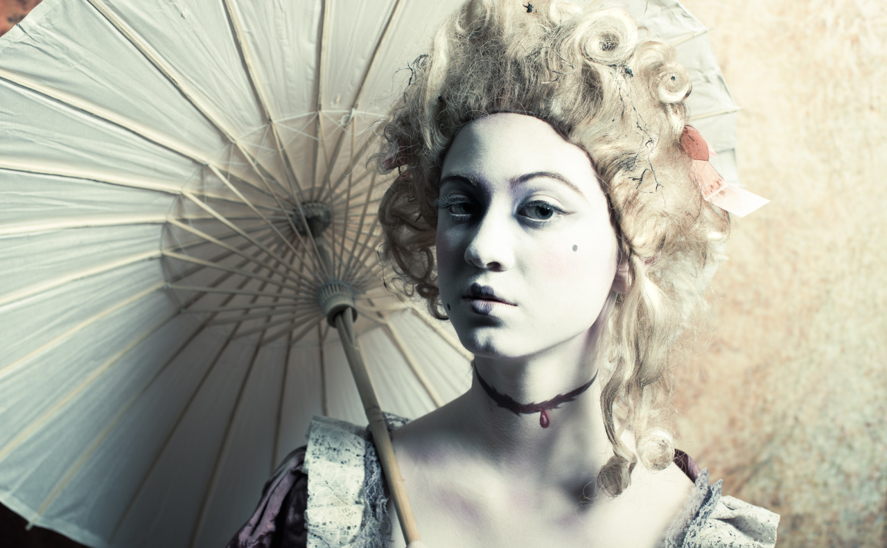 melanieleandro:  Rotten Marie Antoinette Photographer: Sam BreachModel: Morgan