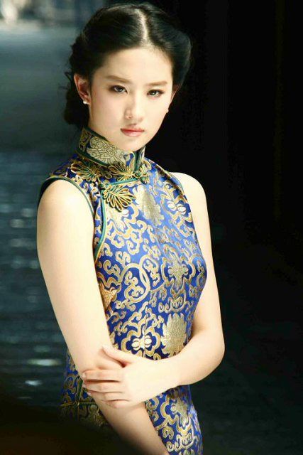 Liu Yifei (born 25 August 1987) is one of the most beautiful Chinese actresses,  She is also a 