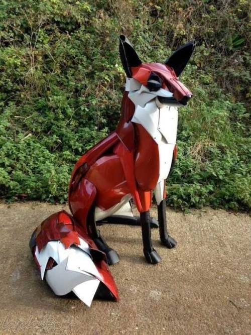 sixpenceee - A fox made from Hubcaps. (Source)