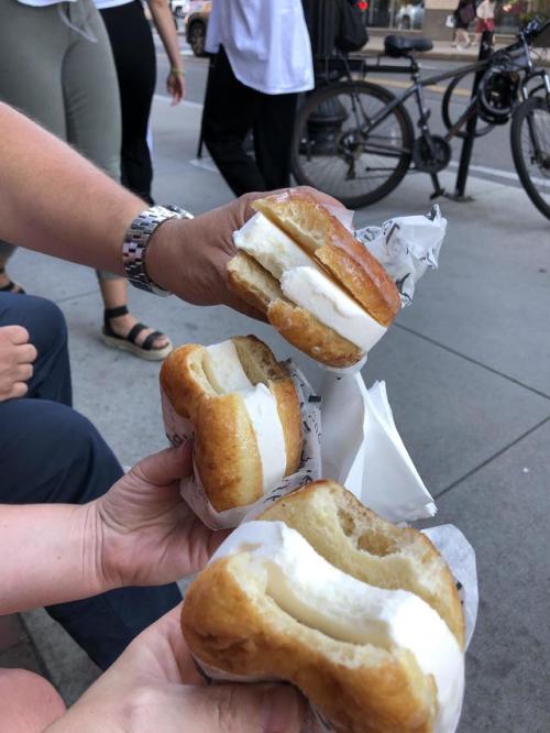 food-porn-diary - Warm glazed donut ice cream sandwiches