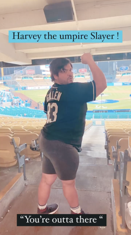 Harvey the umpire slayer with Rob Lowe at the LA Dodgers’ first home game of 2022.