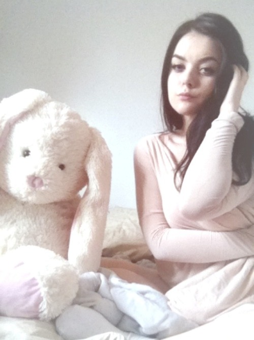 sleepybuny:  a sleepy bunny 