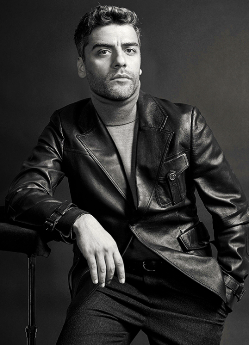 catherinemiddletons:OSCAR ISAACfor Esquire UK, December 2017 » photographed by David Slijper