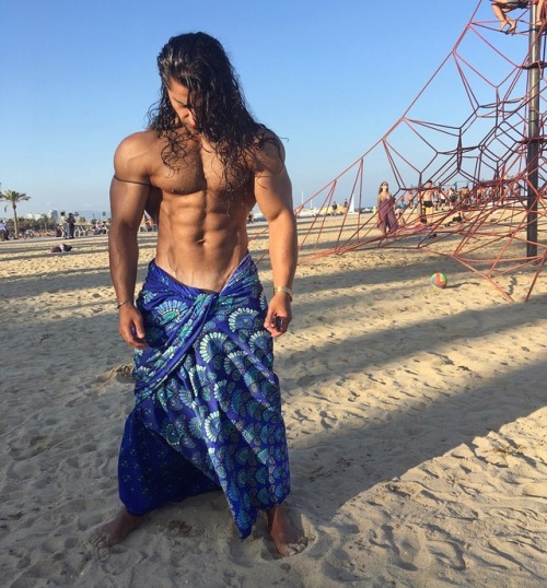 men-with-black-hair:شهپول