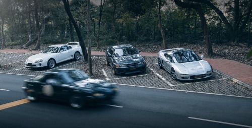 aimfortheapex:  ddtus:  happinessbythekilowatts:  lauren-schuby:  blackumi:  kyoukigodzilla:  Hardest descision ever  Nsx  Agreed^^ pretty easy decision.  My head says NSX, my heart says R32.  ^  All   Harder than choosing your first Pokemon