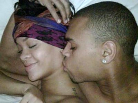 itscelebrixxxtiez:  Rihanna and Chris Brown! I want them back together lolSee More