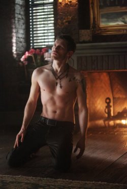 hotfamous-men:  Joseph Morgan