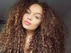 naturalcurlybeautiful:  #hairspiration  @saschavdk_