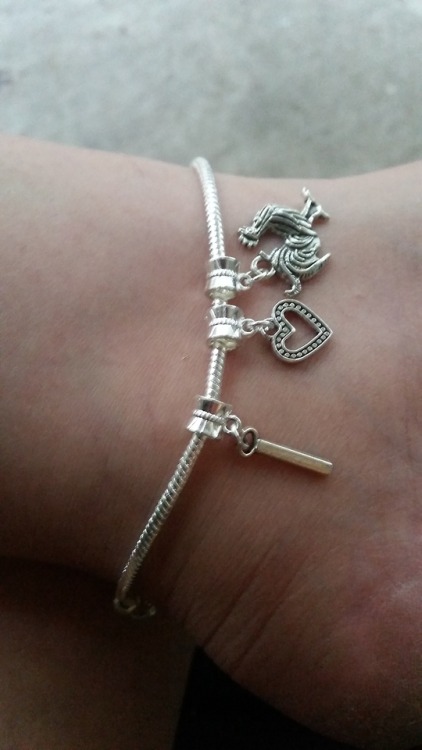 Look at my new anklet Baby bought me!!! I do love cock:) ♡♡