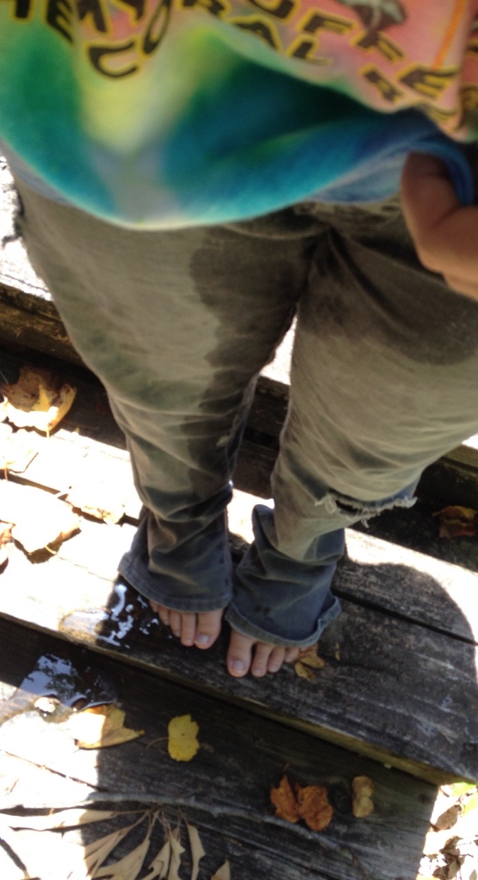 fluffy-omorashi:  Morning pee 🚺