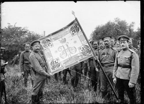 scrapironflotilla:Soldiers of the Russian Expeditionary Force near Marseilles showing their colours,