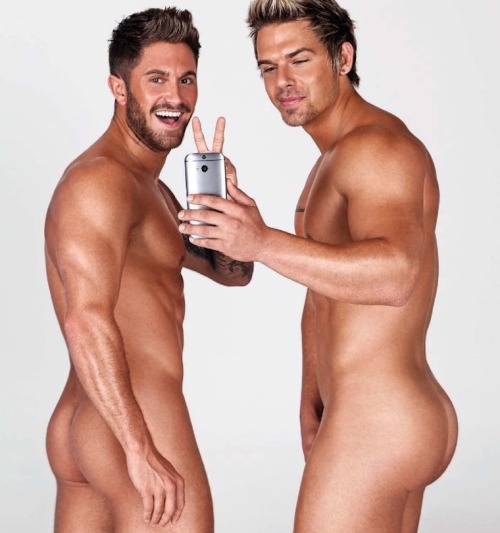 fuckyoustevepena:  Joss Mooney’s Dick Slip with Booty Flash.