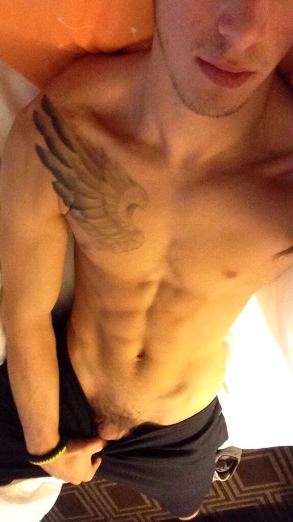snapchathotguys:  Follow me for more hot straight guys: http://snapchathotguys.tumblr.com