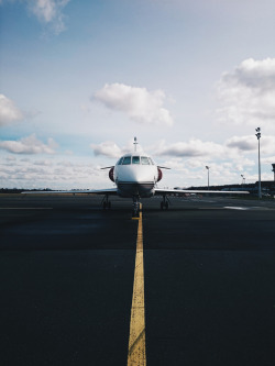 sitoutside:   Falcon 2000   by  Karl Hab