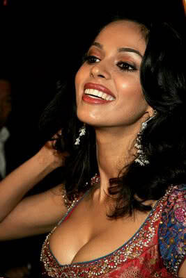 #MallikaSherawat cleavage&hellip;hubba hubba