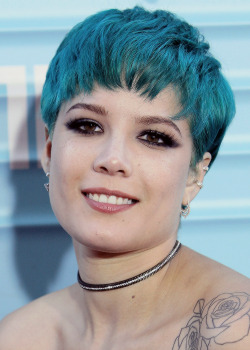 halseyghosts:   Halsey attends the premiere