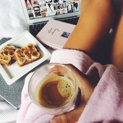 deadlyvibes:  What my gloomy morning consists of. Ft. my life in a cup  Instagram @arianatapsell