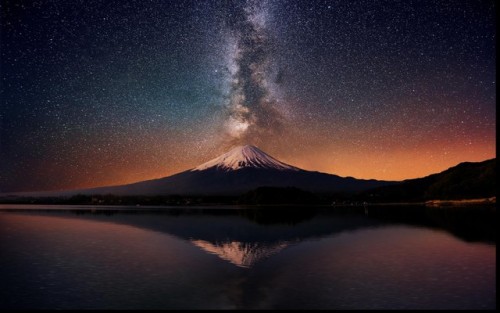 Milky Way over Mount Fuji. [2560 x 1600]