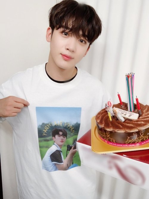 fyeahx1: 190922 Yohan’s Tweet생일을 이렇게 많이 축하해주셔서 정말 정말 감사드리고 보내주시는 많은 사랑들에 앞으로 하나하나 다 보답해 드릴수 있도