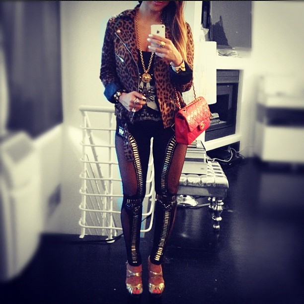 getjanet:  BUSY BODY #outfit #chanel #versace #unif 
