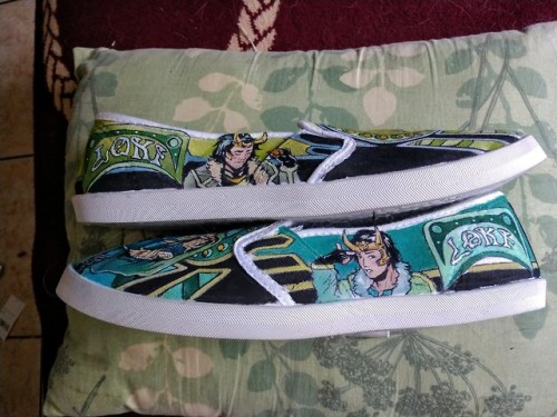 d20-darling: damn-this-pool: Painted some Loki shoes for @nopennamesleft ! If any of you want to pla