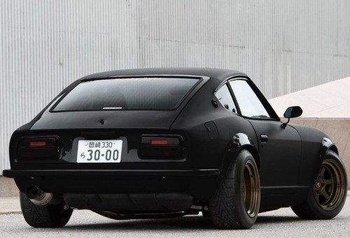 carbonking:  radracerblog:  TOP 20: Datsun 240z s30 #2       (via TumbleOn)