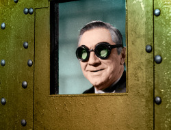 hpcollection:   Bela Lugosi surveille l'évolution de ses chauves-souris tueuses dans  “The Devil Bat” (PRC-1940), l'un des plus gros succès du petit studio  Producers Releasing Corp. qui resta actif jusqu'en 1948   