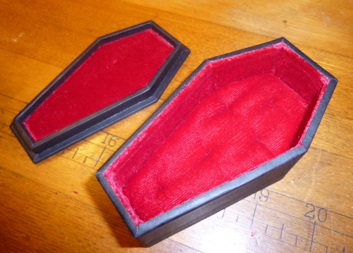 lorenzocheney: I made a tiny little coffin box for book &amp; paper arts class! It looks much be