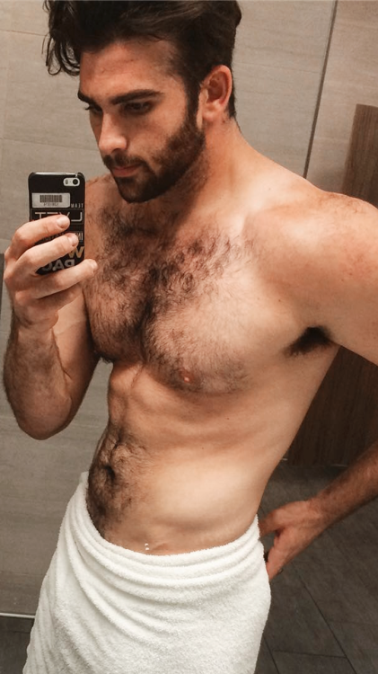 stormesandshowers:johnparri:HASAN PIKER + thirst traps 