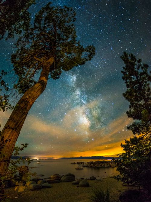 spaceexp:  Milky Way over Speedboat Beach, Lake Tahoe. Source: joetempleman (reddit)