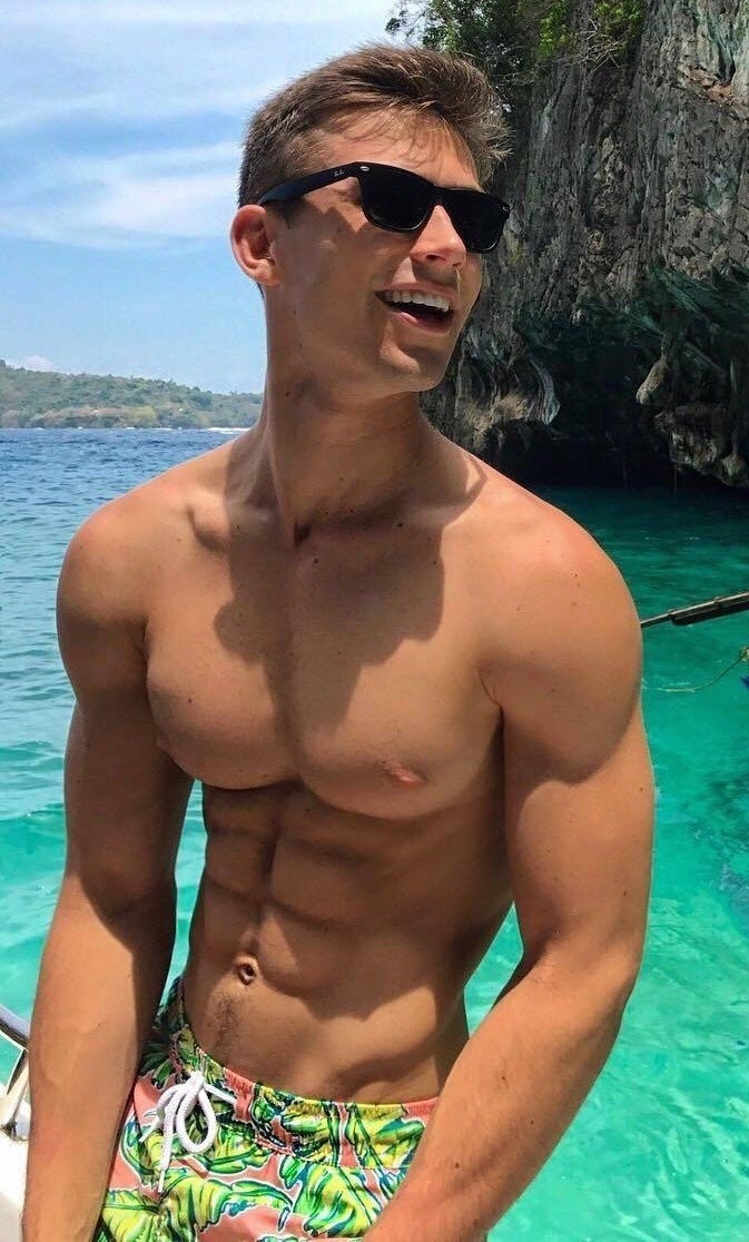 simplygay95:  So sexy