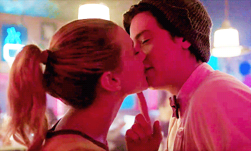 Betty &amp; Jughead ❦ Ponytail &amp; Beanie Kisses ~  