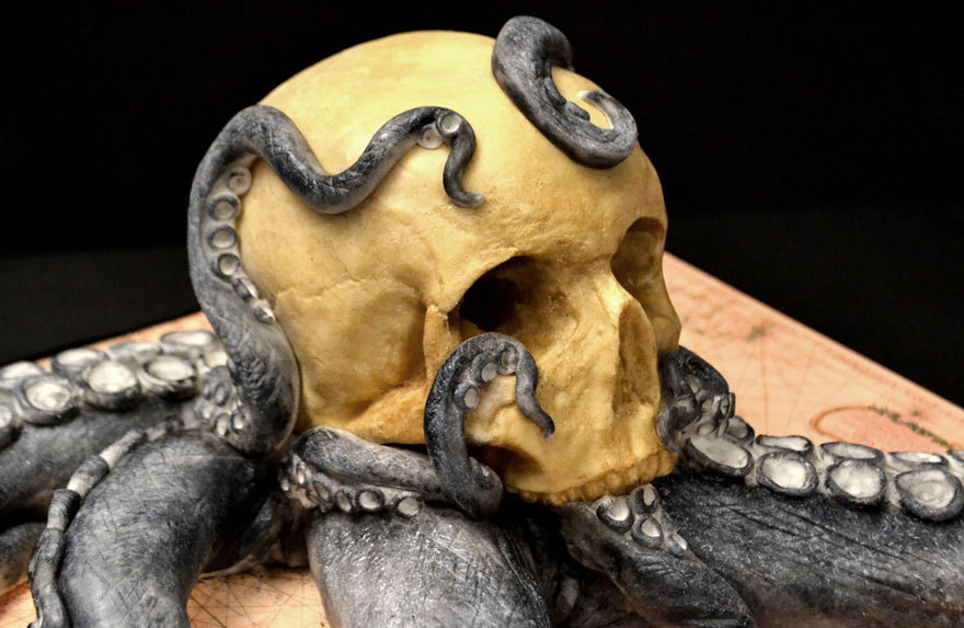 sixpenceee:  Creepy Realistic Cake Art By Annabel de Vetten   More info: conjurerskitchen.com