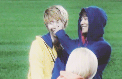 sunieekiss-deactivated20140313:  when hanbyul spots the kissmes | cr: chorongbul (@joycelim007) 