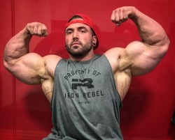 Luke Sandoe - His Comment For The Post That Photo Is From: “Trying To Get Arms